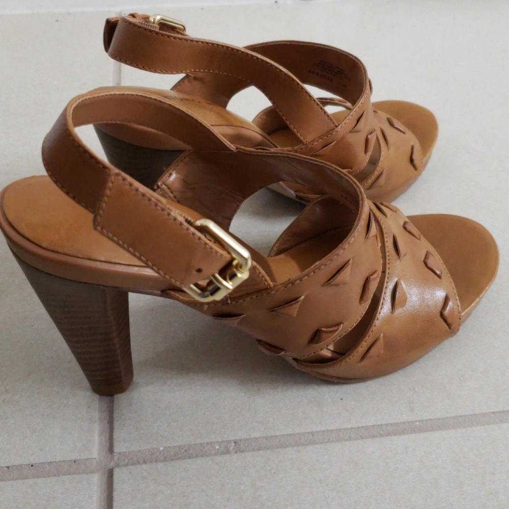 Sandals - Picture 2 of 5